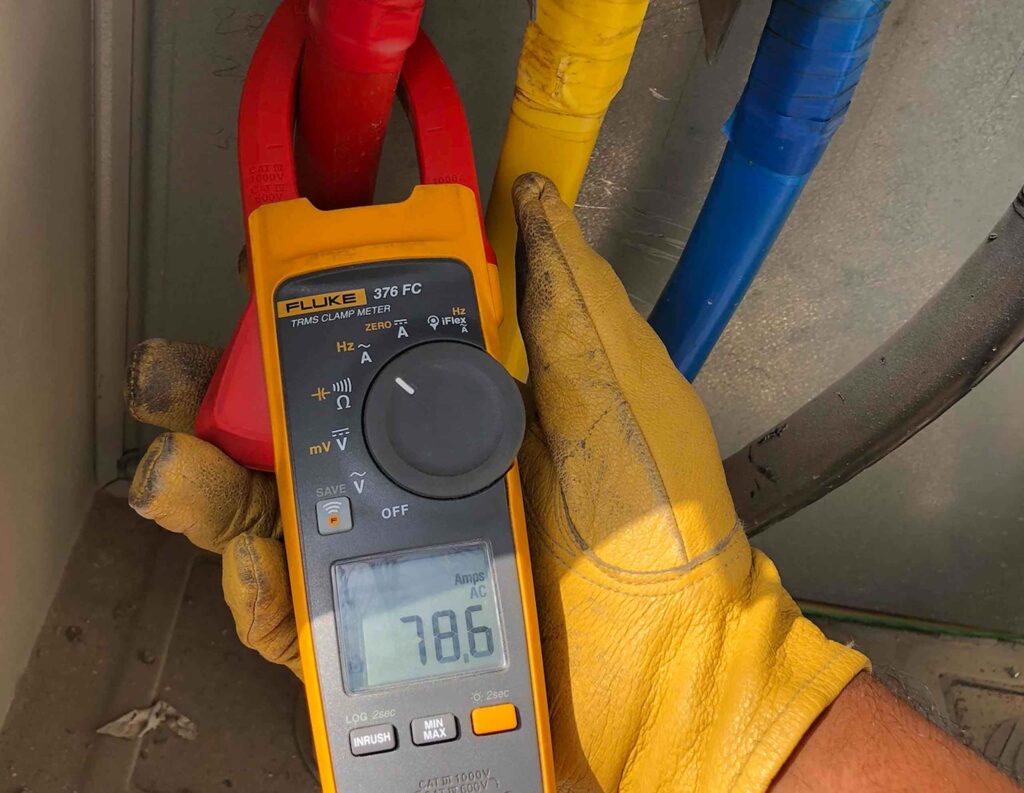 DCX Power Quality Team performing current reading via Fluke F376 FC Multimeter