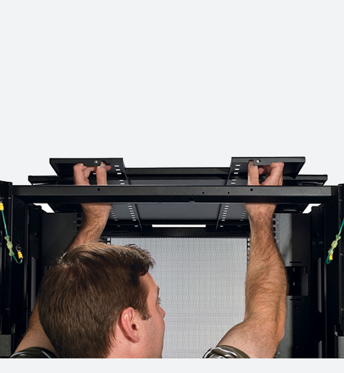 APC NetShelter SX, Server Rack Enclosure, 42U, Black, 1991H X 750W - Image 4